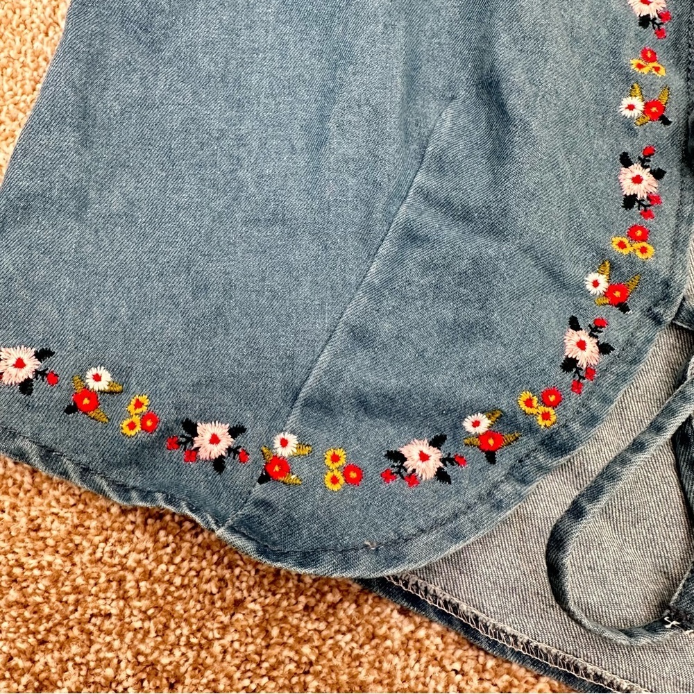 Women’s Large Floral Embellished Blue Crop Top, Cowgirl Chic, Denim 0037 - Picture 5 of 7